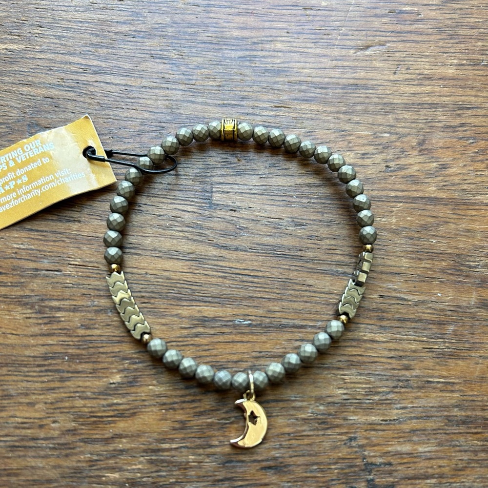 NWT stretchy beaded bracelet
